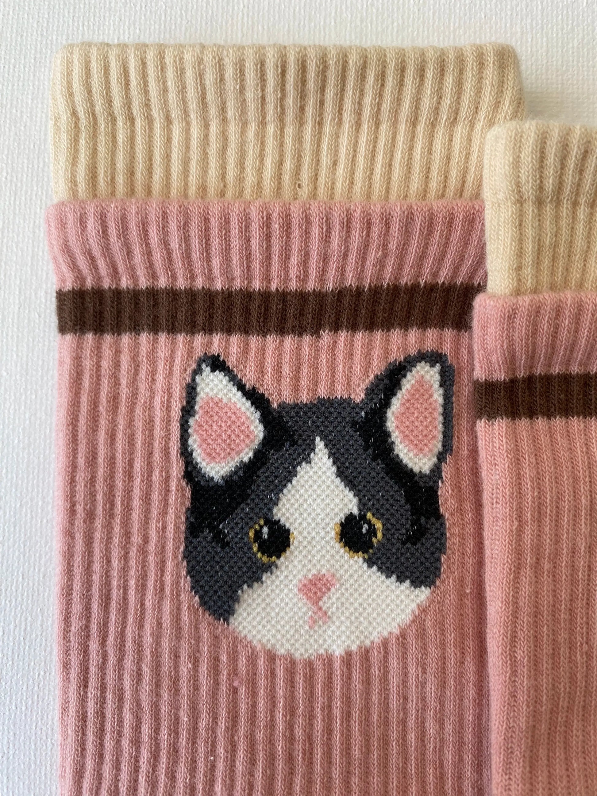 Closeup of tiptoe animal grip toe sock cat motif cuff details 